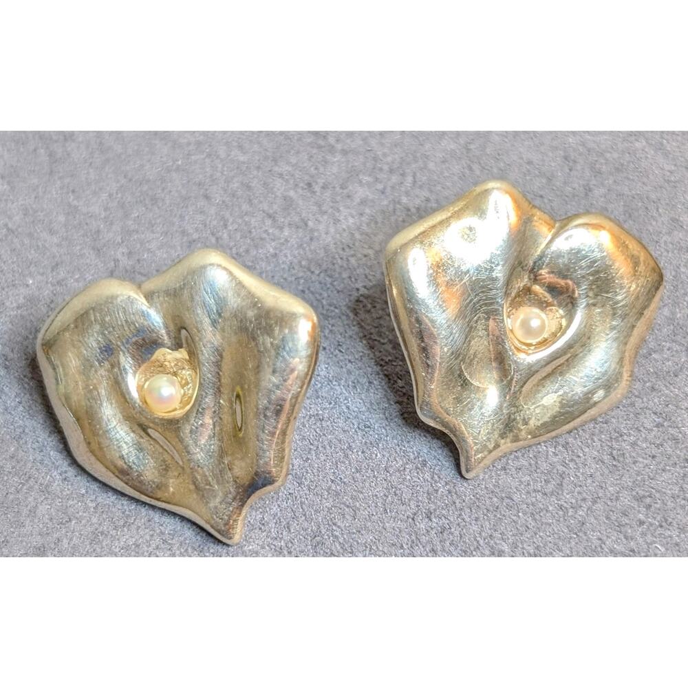 Vintage MFA Museam of Fine Arts Boston Sterling Silver Pearl Heart Post Earrings